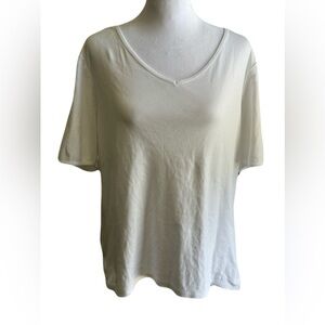 CHICOS V-Neck Tee in White, Like New